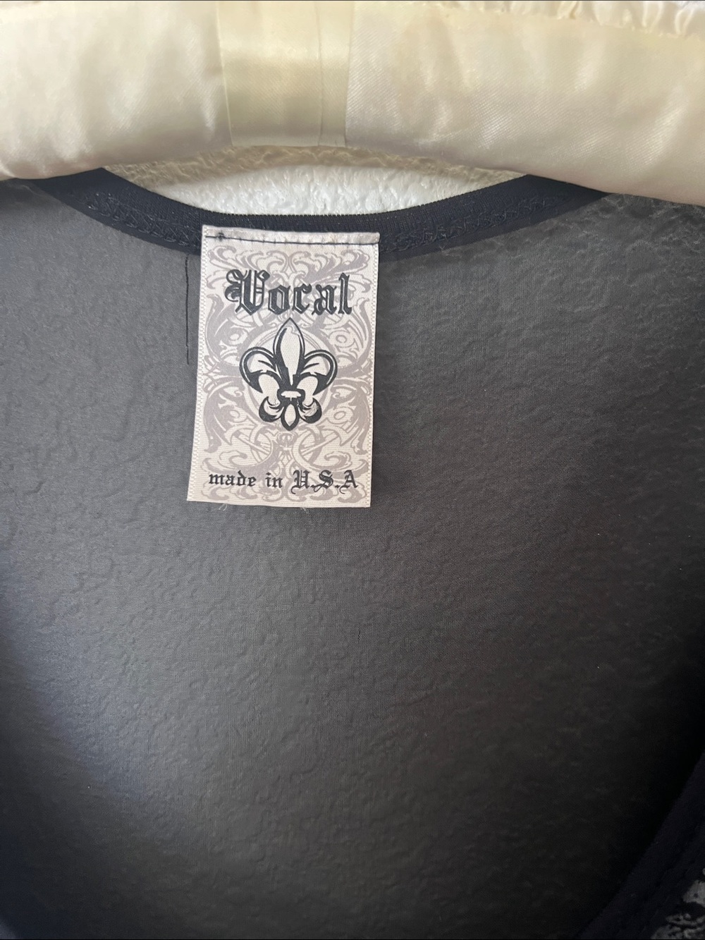 Vocal-Blk w/ White Winged Cross Graphic Medium - Picture 3 of 5